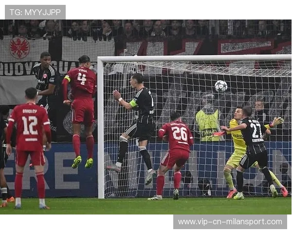 世界级门将夜间加练扑救，社媒称其“守门机器”