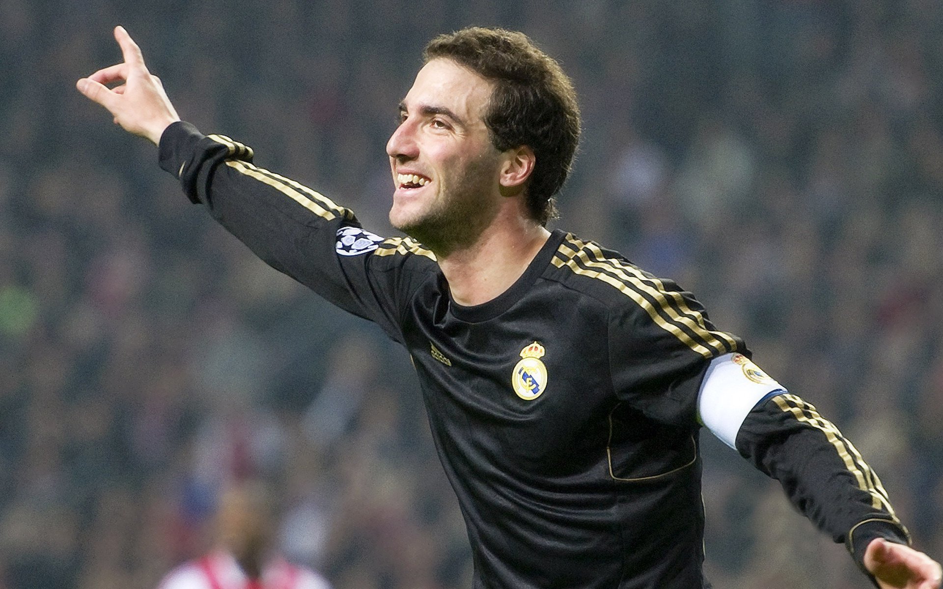 普劳德以出色成绩晋级决赛，劳埃德·普莱斯