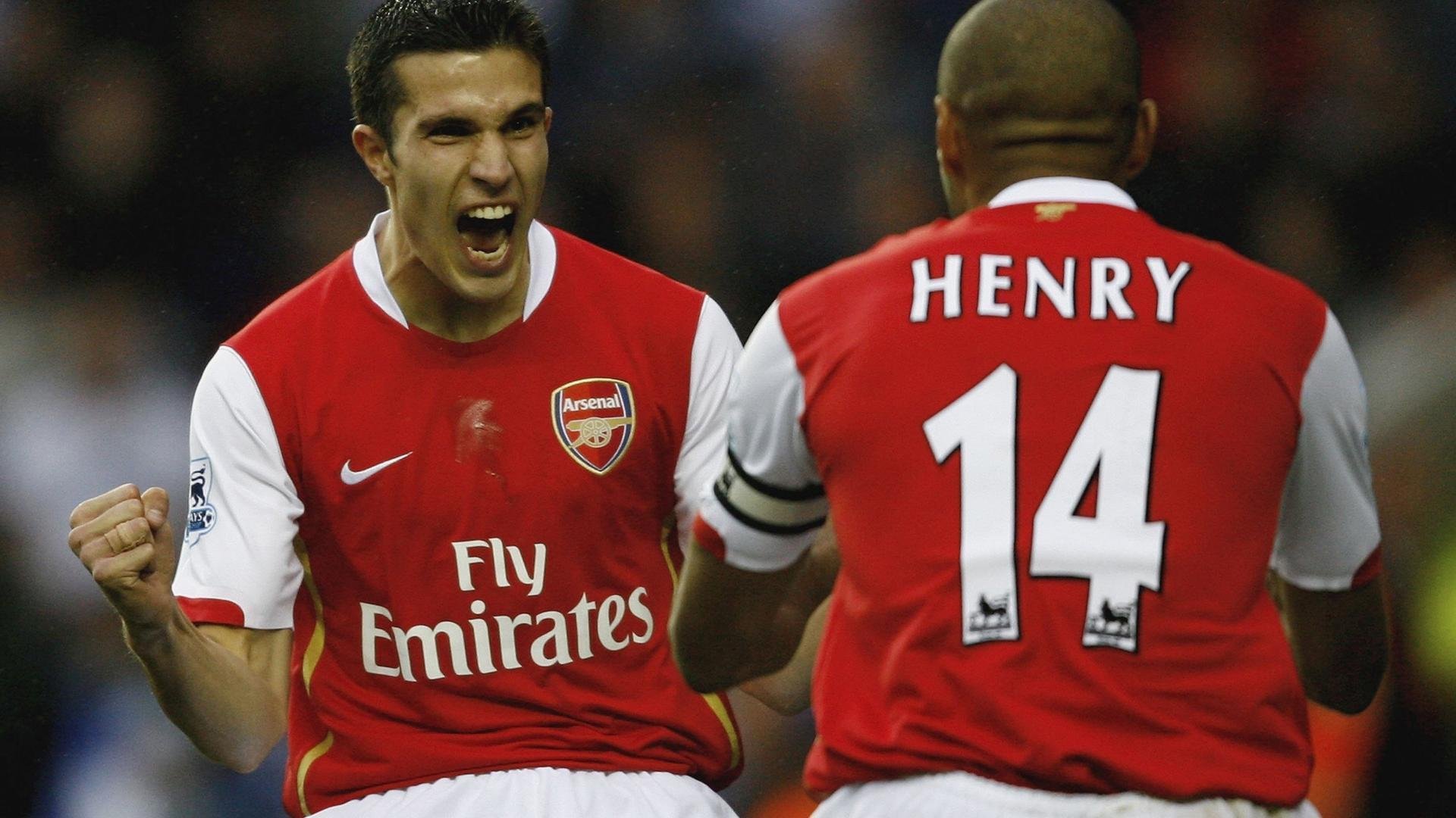 维拉主场气势压制对手形成围攻态势，维拉阵型